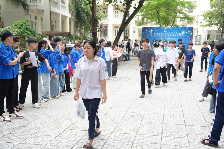 HƠN 1.000 THÍ SINH THANH OAI TỰ TIN LÀM THỦ TỤC, SẴN SÀNG BƯỚC VÀO "VŨ MÔN"- Ảnh 6.