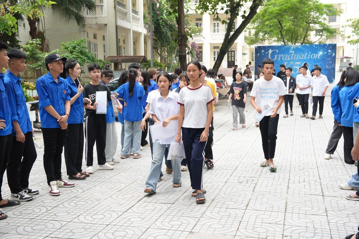 HƠN 1.000 THÍ SINH THANH OAI TỰ TIN LÀM THỦ TỤC, SẴN SÀNG BƯỚC VÀO "VŨ MÔN"- Ảnh 7.