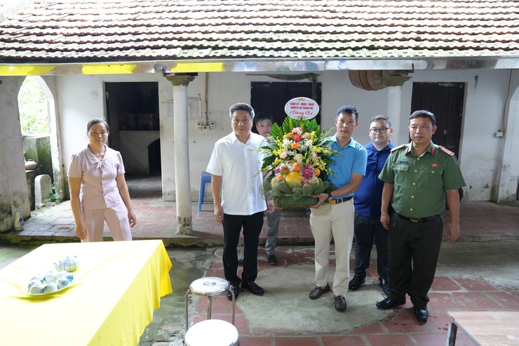 Lãnh đạo xã Thanh Oai thăm, chúc mừng các cơ sở Phật giáo nhân dịp Đại lễ Phật đản năm 2026- Ảnh 2.