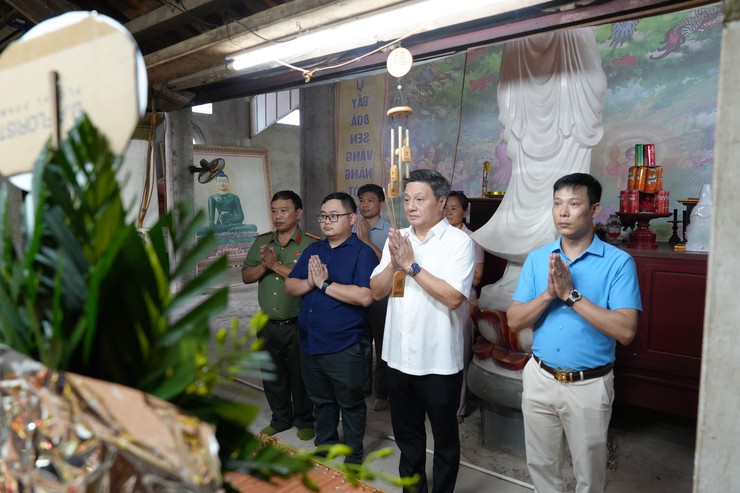 Lãnh đạo xã Thanh Oai thăm, chúc mừng các cơ sở Phật giáo nhân dịp Đại lễ Phật đản năm 2026- Ảnh 3.