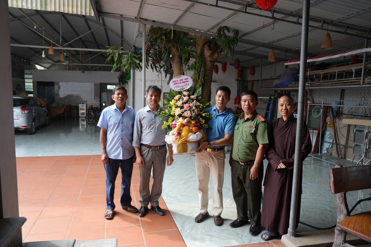 Lãnh đạo xã Thanh Oai thăm, chúc mừng các cơ sở Phật giáo nhân dịp Đại lễ Phật đản năm 2026- Ảnh 4.