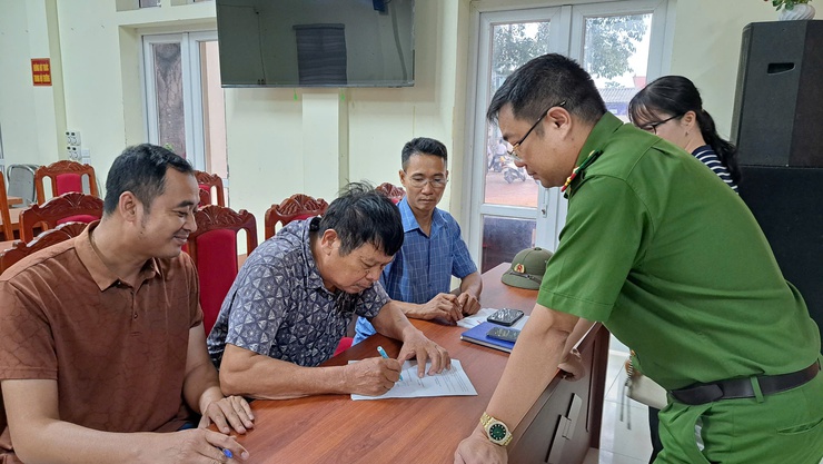 Ban Chỉ đạo 197 xã Đoài Phương tổ chức ký bàn giao quản lý, duy trì trật tự đô thị, trật tự công cộng, vệ sinh môi trường các tuyến đường trên địa bàn- Ảnh 3.