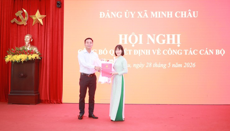 Xã Minh Châu công bố các Quyết định về công tác cán bộ và chuyển giao hội Người cao tuổi, Hội Chữ thập đỏ về trực thuộc Uỷ ban MTTQ Việt Nam xã.- Ảnh 4.