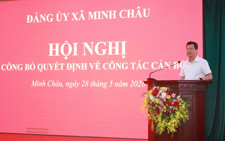 Xã Minh Châu công bố các Quyết định về công tác cán bộ và chuyển giao hội Người cao tuổi, Hội Chữ thập đỏ về trực thuộc Uỷ ban MTTQ Việt Nam xã.- Ảnh 2.