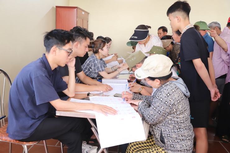 100 hộ dân thôn Nguyên Bì nhận kinh phí bồi thường giải phóng mặt bằng- Ảnh 2.