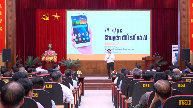 BỒI DƯỠNG KỸ NĂNG ỨNG DỤNG AI VÀ NỀN TẢNG SỐ CHO CÁN BỘ MẶT TRẬN CƠ SỞ- Ảnh 3.
