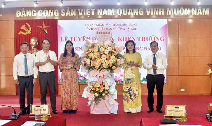 Tuyên dương, khen thưởng học sinh giỏi tiêu biểu năm học 2025 – 2026- Ảnh 2.