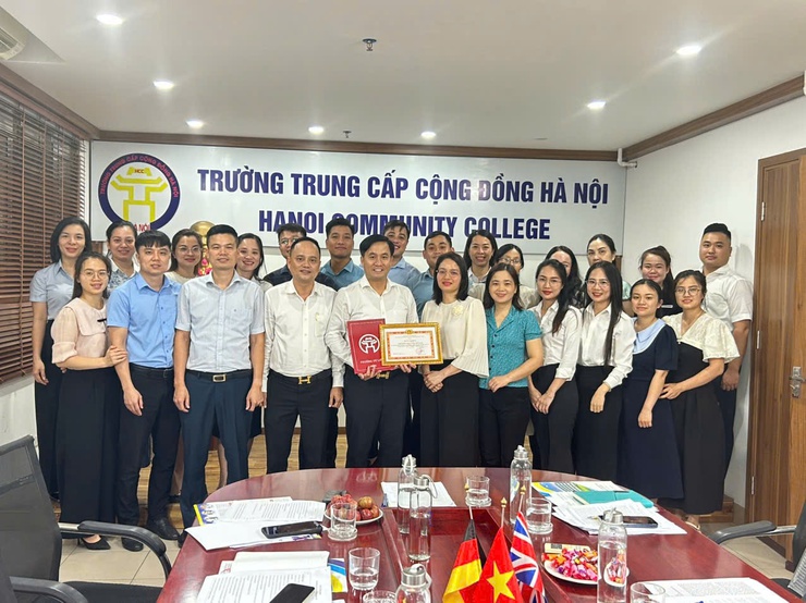 Đảng ủy Doanh nghiệp phường Từ Liêm tăng cường chỉ đạo các chi bộ trực thuộc tổ chức sinh hoạt chuyên đề tháng 5 năm 2026- Ảnh 6.