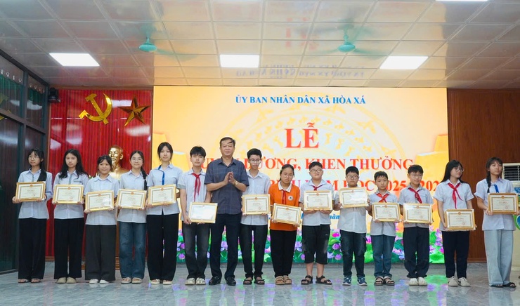 Hòa Xá vinh danh 71 học sinh tiêu biểu năm học 2025 - 2026- Ảnh 4.