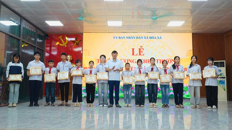 Hòa Xá vinh danh 71 học sinh tiêu biểu năm học 2025 - 2026- Ảnh 3.