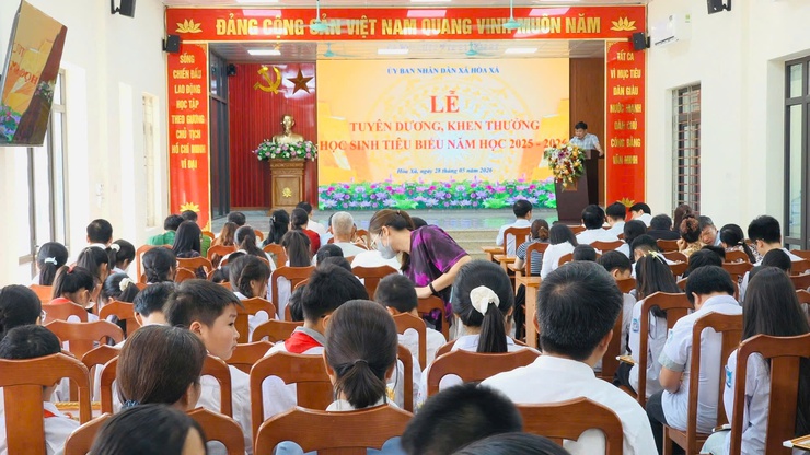 Hòa Xá vinh danh 71 học sinh tiêu biểu năm học 2025 - 2026- Ảnh 2.