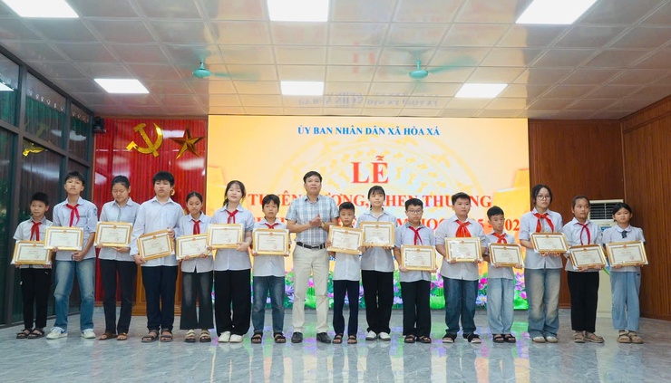 Hòa Xá vinh danh 71 học sinh tiêu biểu năm học 2025 - 2026- Ảnh 7.