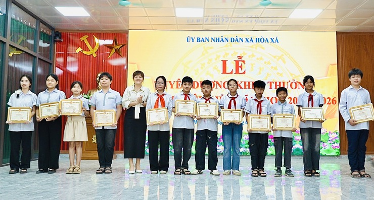 Hòa Xá vinh danh 71 học sinh tiêu biểu năm học 2025 - 2026- Ảnh 5.