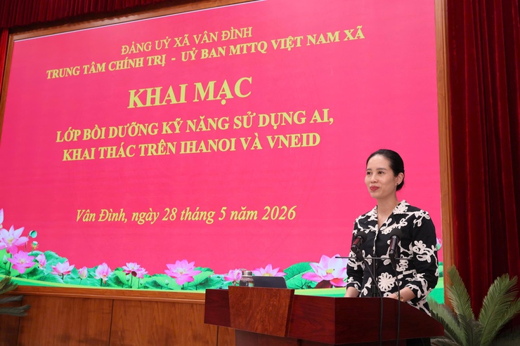 BỒI DƯỠNG KỸ NĂNG ỨNG DỤNG AI VÀ NỀN TẢNG SỐ CHO CÁN BỘ MẶT TRẬN CƠ SỞ- Ảnh 1.