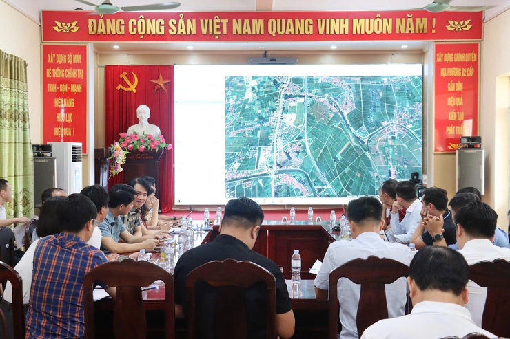 Hội nghị bàn giao mốc giới phục vụ công tác giải phóng mặt bằng Dự án đầu tư xây dựng trục không gian Quốc lộ 1A gắn với tái thiết, chỉnh trang đô thị- Ảnh 2.