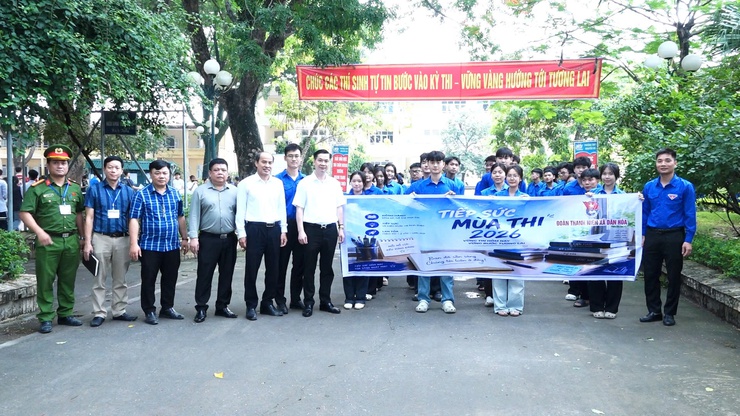 ĐỒNG CHÍ ĐINH HỮU BÌNH, PHÓ BÍ THƯ ĐẢNG ỦY, CHỦ TỊCH UBND XÃ DÂN HÒA ĐÃ ĐI KHẢO SÁT THỰC TẾ, KIỂM TRA CÔNG TÁC CHUẨN BỊ TỔ CHỨC KỲ THI TUYỂN SINH VÀO LỚP 10 NĂM HỌC 2026–2027 TẠI ĐIỂM THI TRƯỜNG THPT NGUYỄN DU- Ảnh 13.