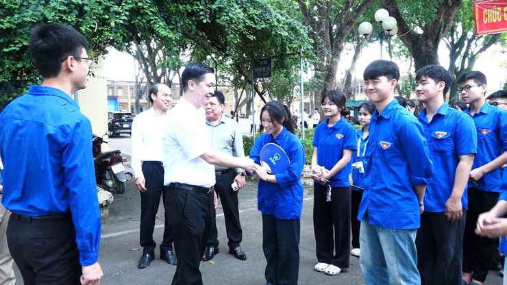 ĐỒNG CHÍ ĐINH HỮU BÌNH, PHÓ BÍ THƯ ĐẢNG ỦY, CHỦ TỊCH UBND XÃ DÂN HÒA ĐÃ ĐI KHẢO SÁT THỰC TẾ, KIỂM TRA CÔNG TÁC CHUẨN BỊ TỔ CHỨC KỲ THI TUYỂN SINH VÀO LỚP 10 NĂM HỌC 2026–2027 TẠI ĐIỂM THI TRƯỜNG THPT NGUYỄN DU- Ảnh 11.