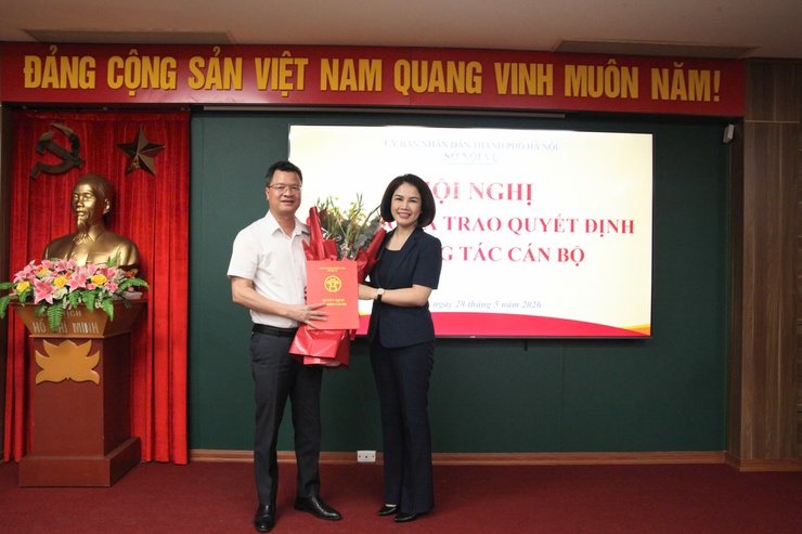 Phó Chủ tịch UBND xã Minh Châu được bổ nhiệm làm Giám đốc Trung tâm Lưu trữ lịch sử thành phố Hà Nội- Ảnh 1.