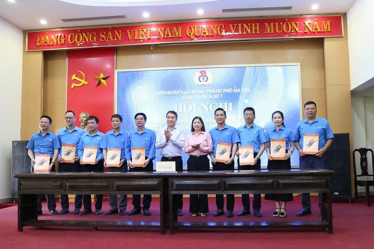 CỤM THI ĐUA SỐ 07 LIÊN ĐOÀN LAO ĐỘNG THÀNH PHỐ TỔ CHỨC HỘI NGHỊ TRIỂN KHAI NHIỆM VỤ VÀ KÝ KẾT GIAO ƯỚC THI ĐUA NĂM 2026- Ảnh 2.