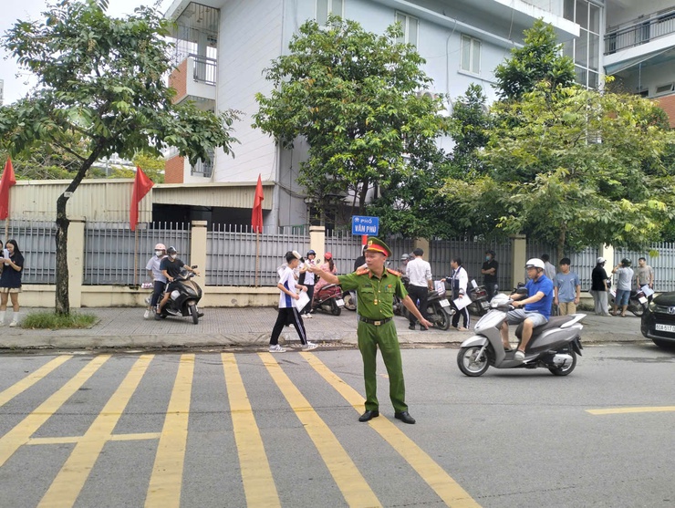 414 thí sinh làm thủ tục dự thi vào lớp 10 THPT công lập tại phường Kiến Hưng- Ảnh 3.