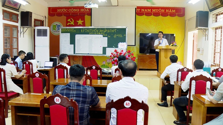 Lãnh đạo UBND xã Ứng Hòa thăm, động viên Hội đồng coi thi tuyển sinh lớp 10 THPT năm học 2026 – 2027- Ảnh 1.