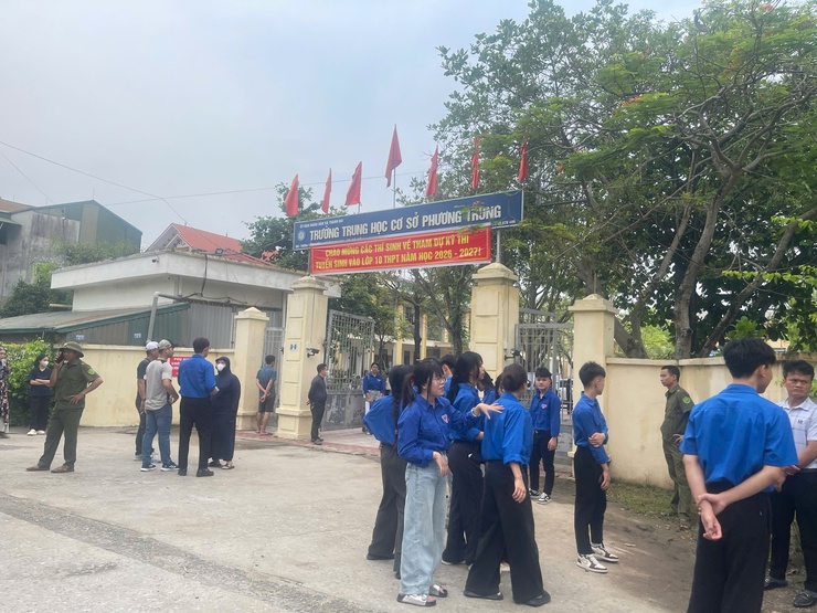 HƠN 1.000 THÍ SINH THANH OAI TỰ TIN LÀM THỦ TỤC, SẴN SÀNG BƯỚC VÀO "VŨ MÔN"- Ảnh 2.