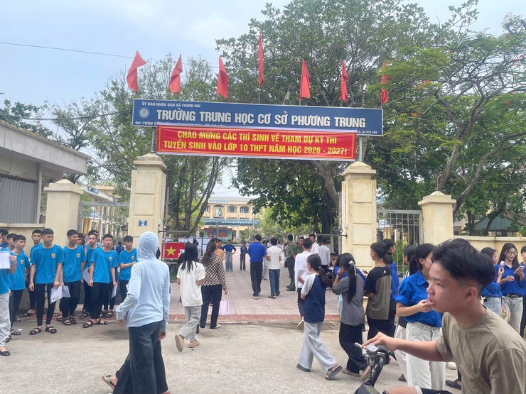 HƠN 1.000 THÍ SINH THANH OAI TỰ TIN LÀM THỦ TỤC, SẴN SÀNG BƯỚC VÀO "VŨ MÔN"- Ảnh 4.
