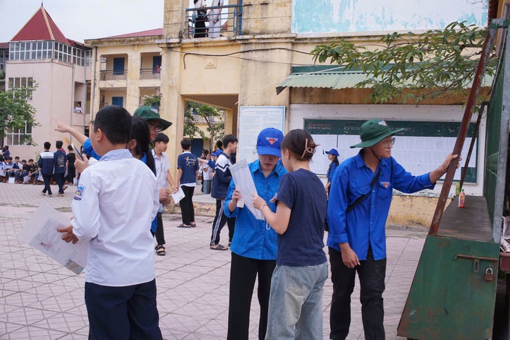 Thí sinh Đại Xuyên  hồi hộp làm thủ tục thi lớp 10, sẵn sàng bước vào kỳ thi lớn- Ảnh 2.