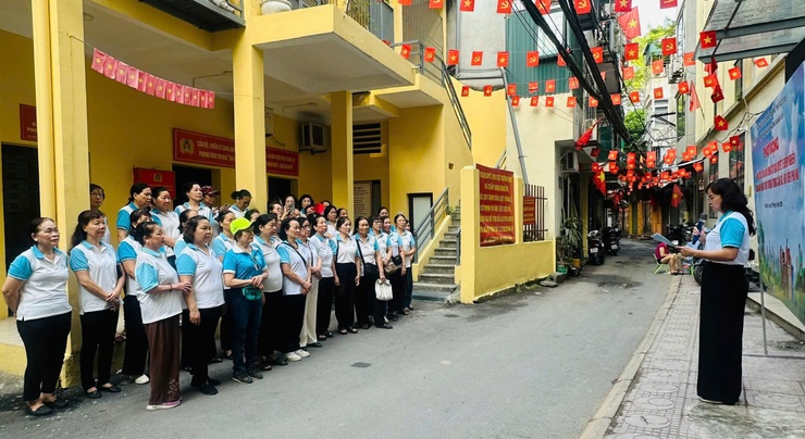 Hội LHPN phường: Phát động phong trào toàn dân chung tay giải quyết 5 điểm nghẽn
- Ảnh 2.