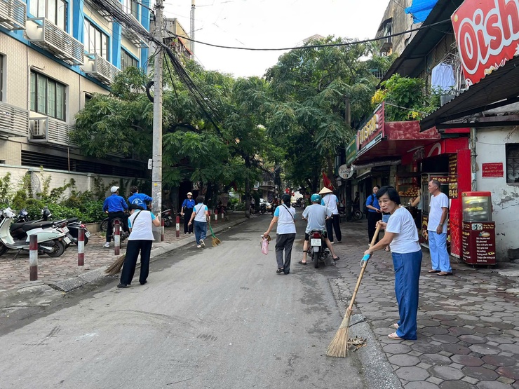 Hội LHPN phường: Phát động phong trào toàn dân chung tay giải quyết 5 điểm nghẽn
- Ảnh 4.