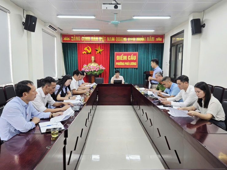 Ban Kinh tế - Ngân sách HĐND phường Phú Lương  giám sát công tác quản lý trật tự xây dựng đô thị - Ảnh 1.