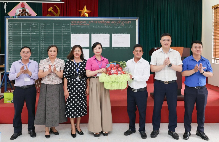 Lãnh đạo xã Đại Xuyên thăm, động viên Hội đồng thi tuyển sinh vào lớp 10 THPT năm học 2026 – 2027 - Ảnh 1.