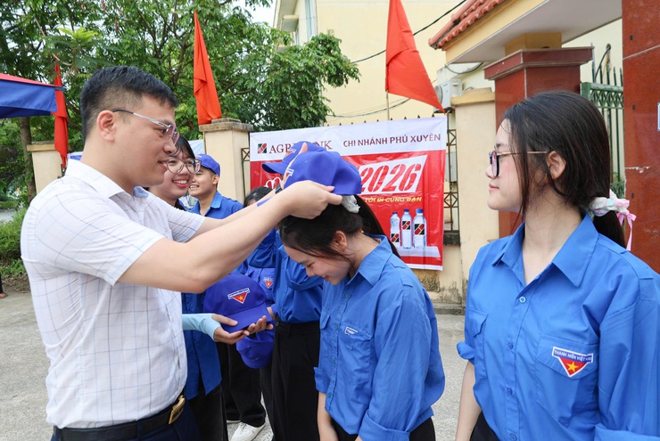 Lãnh đạo xã Đại Xuyên thăm, động viên Hội đồng thi tuyển sinh vào lớp 10 THPT năm học 2026 – 2027 - Ảnh 4.