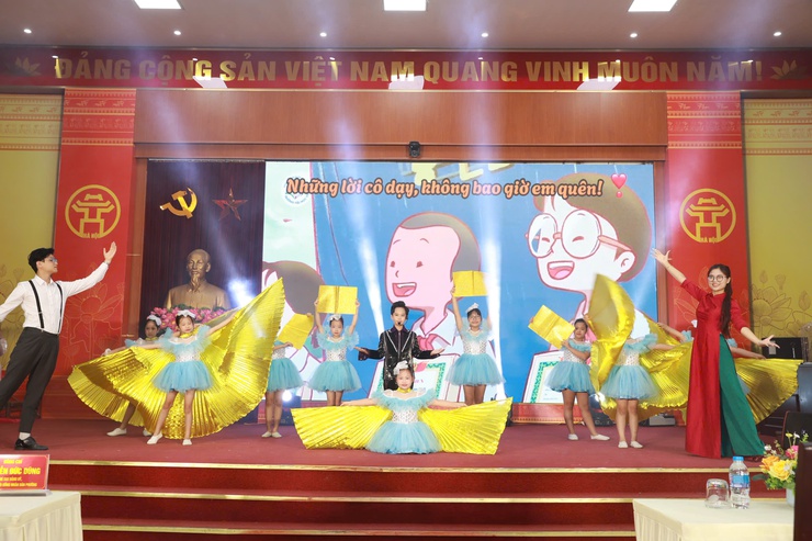 PHƯỜNG VĨNH HƯNG TỔ CHỨC LỄ PHÁT ĐỘNG
THÁNG HÀNH ĐỘNG VÌ TRẺ EM VÀ KHAI MẠC HÈ NĂM 2026- Ảnh 1.