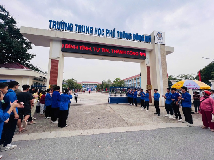 817 thí sinh làm thủ tục thi vào lớp 10 tại điểm thi THPT Đông Mỹ- Ảnh 2.