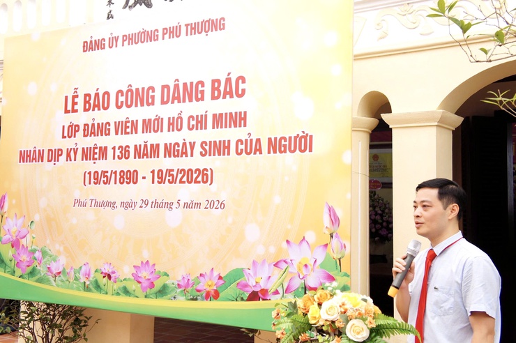 Đảng bộ Phường Phú Thượng tổ chức Lễ báo công dâng Bác và trao quyết định kết nạp đảng viên mới nhân dịp kỷ niệm 136 năm Ngày sinh Chủ tịch Hồ Chí Minh- Ảnh 13.