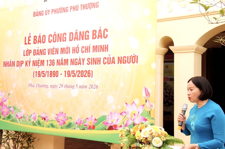Đảng bộ Phường Phú Thượng tổ chức Lễ báo công dâng Bác và trao quyết định kết nạp đảng viên mới nhân dịp kỷ niệm 136 năm Ngày sinh Chủ tịch Hồ Chí Minh- Ảnh 14.