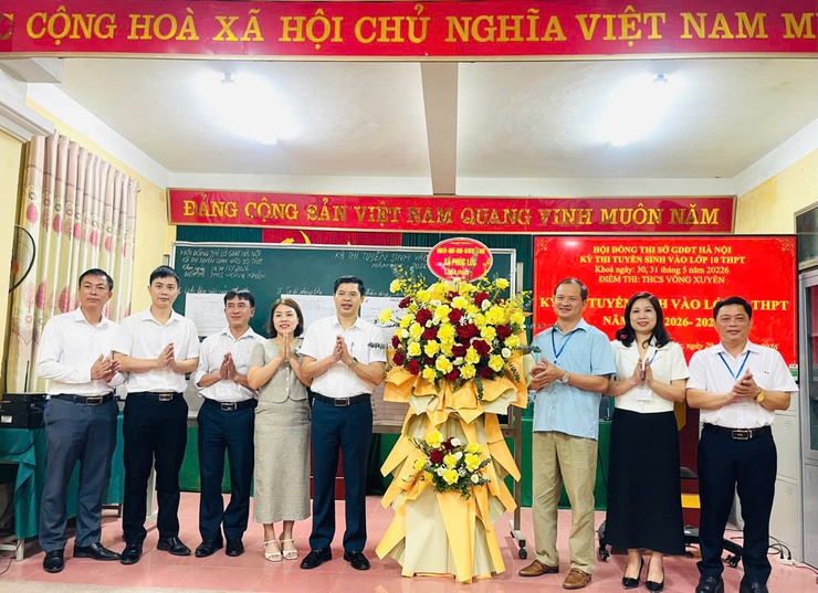 UBND xã thành lập các Đoàn thăm, chúc mừng và tặng quà các Điểm thi vào lớp 10 THPT năm học 2026–2027- Ảnh 1.