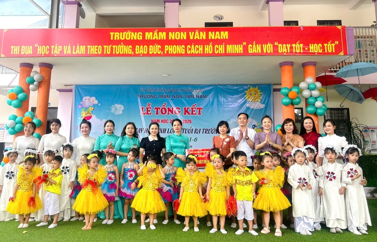 Lãnh đạo xã Phúc Lộc thăm, tặng quà các cháu thiếu nhi nhân dịp Tết Thiếu nhi 1/6- Ảnh 2.