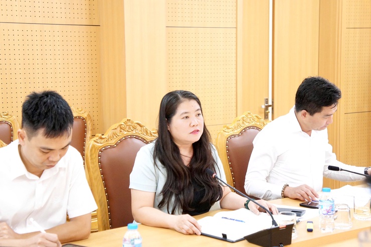 Đồng chí Bí thư Đảng ủy phường làm việc với Ban Quản lý dự án đầu tư – hạ tầng phường Phú Thượng- Ảnh 4.