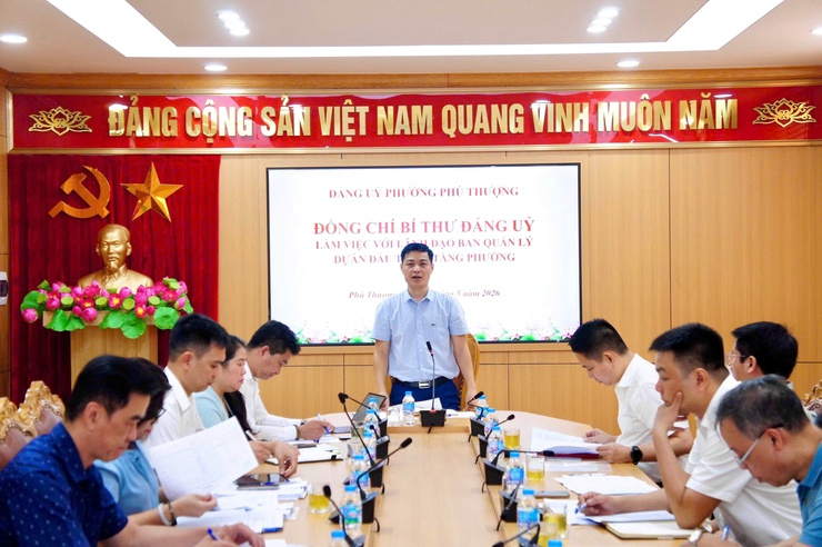 Đồng chí Bí thư Đảng ủy phường làm việc với Ban Quản lý dự án đầu tư – hạ tầng phường Phú Thượng- Ảnh 7.