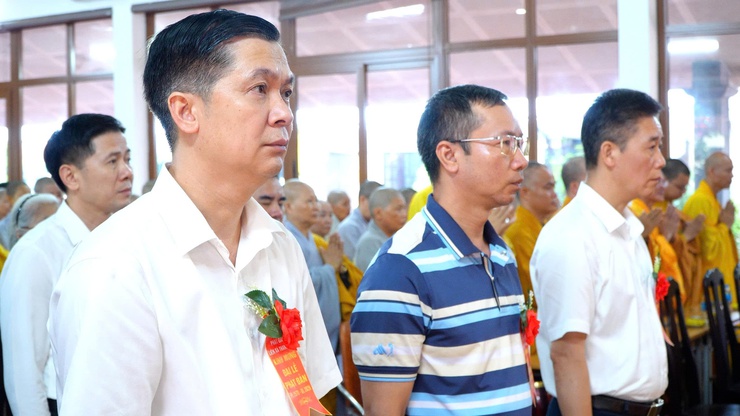 CÁC ĐỒNG CHÍ LÃNH ĐẠO XÃ DÂN HOÀ DÂNG HƯƠNG, CHÚC MỪNG ĐẠI LỄ PHẬT ĐẢN PHẬT LỊCH 2570, DƯƠNG LỊCH 2026 TẠI CHÙA VŨ LĂNG- Ảnh 5.