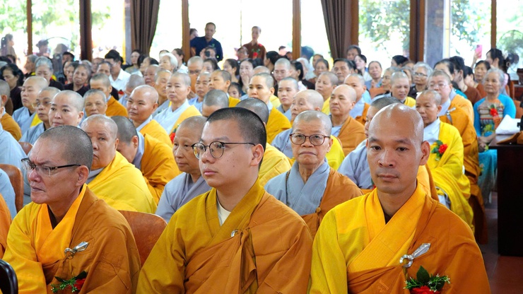 CÁC ĐỒNG CHÍ LÃNH ĐẠO XÃ DÂN HOÀ DÂNG HƯƠNG, CHÚC MỪNG ĐẠI LỄ PHẬT ĐẢN PHẬT LỊCH 2570, DƯƠNG LỊCH 2026 TẠI CHÙA VŨ LĂNG- Ảnh 10.