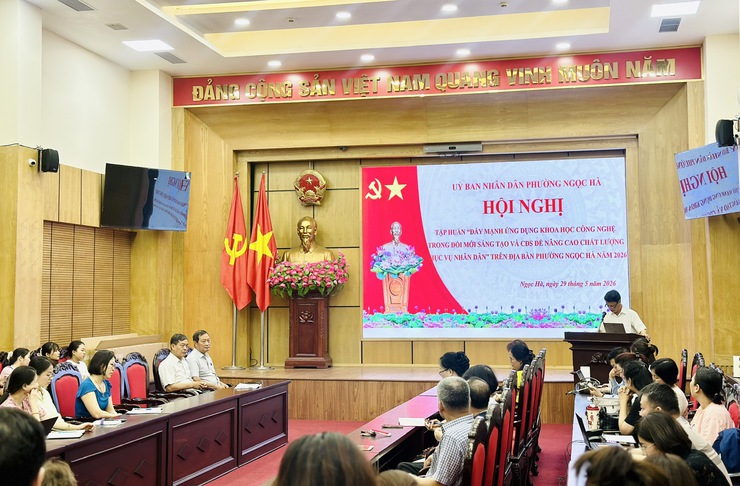 Tập huấn ứng dụng trí tuệ nhân tạo (AI) trong công tác chuyên môn tại phường Ngọc Hà- Ảnh 1.