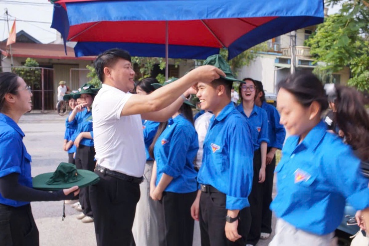 Lãnh đạo xã Đại Xuyên thăm, động viên Hội đồng thi tuyển sinh vào lớp 10 THPT năm học 2026 – 2027 - Ảnh 2.