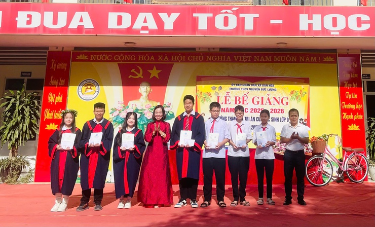 TRƯỜNG THCS NGUYỄN ĐỨC LƯỢNG TỔ CHỨC LỄ BẾ GIẢNG NĂM HỌC 2025-2026, TRƯỞNG THÀNH VÀ TRI ÂN CỦA HỌC SINH KHỐI 9 NIÊN KHÓA 2022-2026– MỘT NĂM HỌC NỖ LỰC – MỘT HÀNH TRÌNH ĐÁNG NHỚ- Ảnh 3.