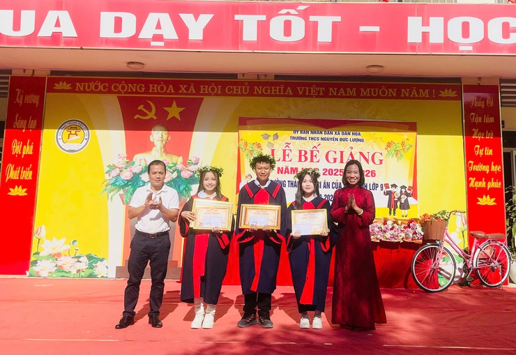 TRƯỜNG THCS NGUYỄN ĐỨC LƯỢNG TỔ CHỨC LỄ BẾ GIẢNG NĂM HỌC 2025-2026, TRƯỞNG THÀNH VÀ TRI ÂN CỦA HỌC SINH KHỐI 9 NIÊN KHÓA 2022-2026– MỘT NĂM HỌC NỖ LỰC – MỘT HÀNH TRÌNH ĐÁNG NHỚ- Ảnh 2.