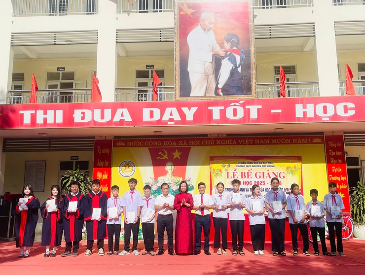 TRƯỜNG THCS NGUYỄN ĐỨC LƯỢNG TỔ CHỨC LỄ BẾ GIẢNG NĂM HỌC 2025-2026, TRƯỞNG THÀNH VÀ TRI ÂN CỦA HỌC SINH KHỐI 9 NIÊN KHÓA 2022-2026– MỘT NĂM HỌC NỖ LỰC – MỘT HÀNH TRÌNH ĐÁNG NHỚ- Ảnh 1.