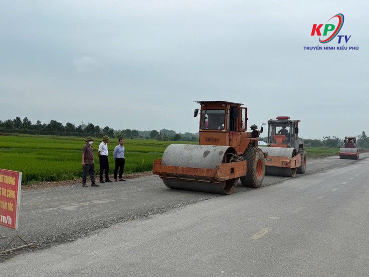 Đoàn công tác xã Kiều Phú do đồng chí Phạm Quang Tuấn – Bí thư Đảng ủy, Chủ tịch HĐND xã trực tiếp xuống cơ sở kiểm tra thực tế, nắm bắt tình hình và chỉ đạo công tác khắc phục hậu quả thiên tai.- Ảnh 5.