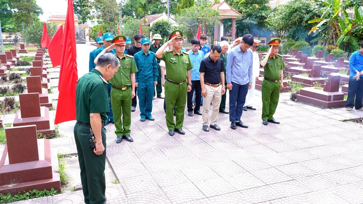 DÂN HOÀ TRI ÂN CÁC ANH HÙNG LIỆT SỸ TẠI NGHĨA TRANG LIỆT SỸ TÂN ƯỚC- Ảnh 2.